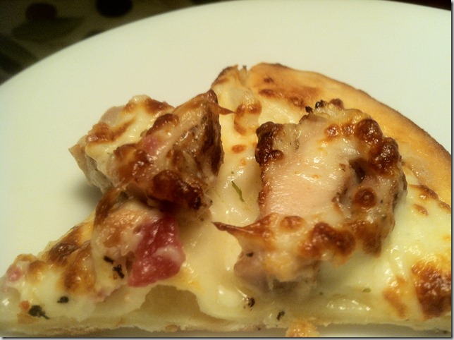 photo garlic chicken pizza from Pizza Lab